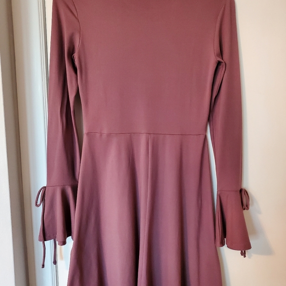 Selling Beautiful Long Sleeved Purple Dress from Forever 21 - Picture 5 of 8